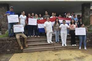 Ayolas: manifestación de enfermeros del IPS por notificaciones de despido - Nacionales - ABC Color
