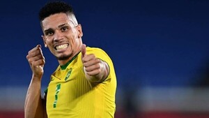 Paulinho sufre vejaciones por su religión tras su debut con Brasil