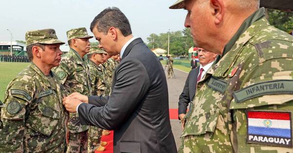 La Nación / Santiago Peña dispuso cambios en la cúpula militar