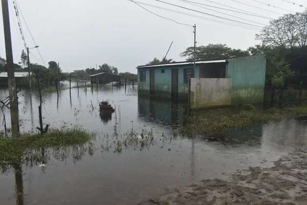 Caudal del río Paraná sigue en alza en Puerto de Ayolas - Nacionales - ABC Color