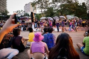 Mujeres denuncian feminicidios y se suman a clamor contra Mario Abdo