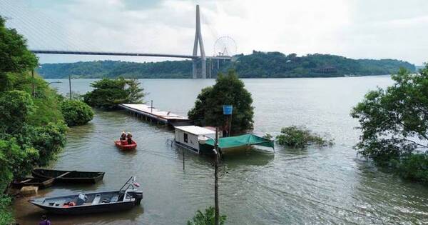 La Nación / Reabrieron cruce fluvial entre Franco e Iguazú