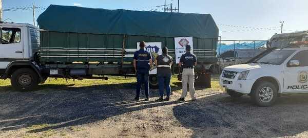 Incautan camiones que transportaban 900 cajas de bananas