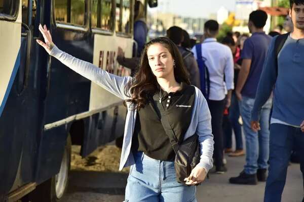 Peña habla de “alta importancia” del transporte, pero siguen las reguladas - Economía - ABC Color
