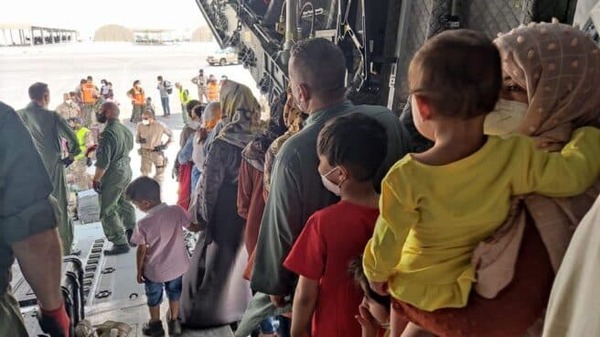 Padres afganos drogan a sus hijos para que no sufran tanto de hambre