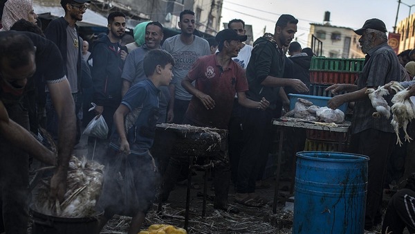 Alertan sobre brotes de enfermedades entre desplazados dentro de Gaza | 1000 Noticias