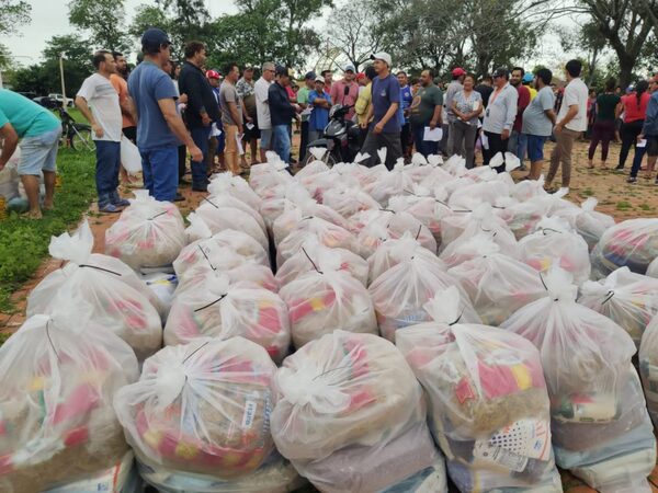Yacyretá entrega kits de alimentos a pescadores del Ñeembucú - .::Agencia IP::.