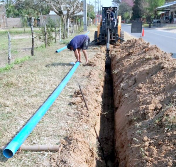 ESSAP. Avanzan con los trabajos para ampliar las redes de distribución de agua potable en la ciudad de Pilar