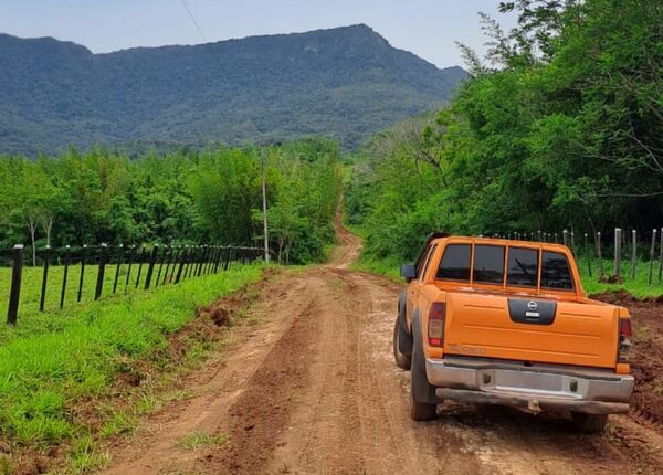 Recuperan la transitabilidad de caminos en zonas productivas del Guairá - .::Agencia IP::.