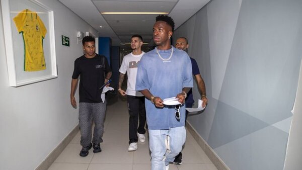 Vinícius sufre una rotura muscular y dice adiós a 2023