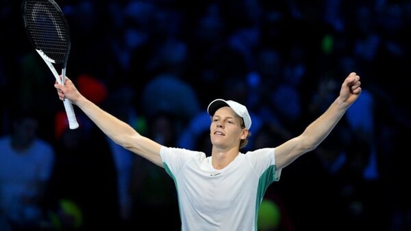 Sinner derrota a Medvedev para llegar a la gran final en Turín