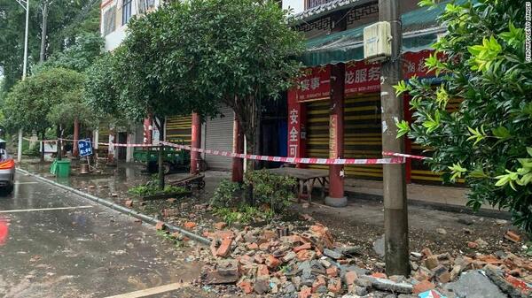 Tres personas murieron y decenas resultaron heridas por un terremoto en Sichuan