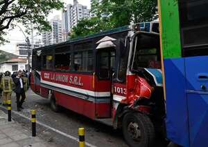 Accidente de buses desnuda inacción del MOPC hacia  el transporte del país, critica la ciudadanía - Economía - ABC Color