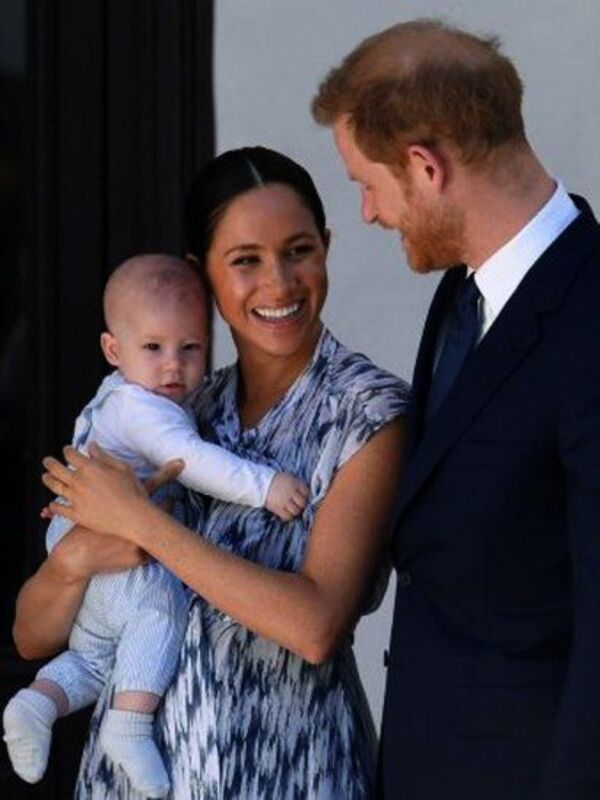 Isabel II felicita a su bisnieto Archie por su segundo cumpleaños