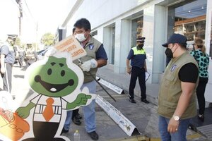 Funcionarios municipales despejaron veredas sobre la Avda. Eusebio Ayala