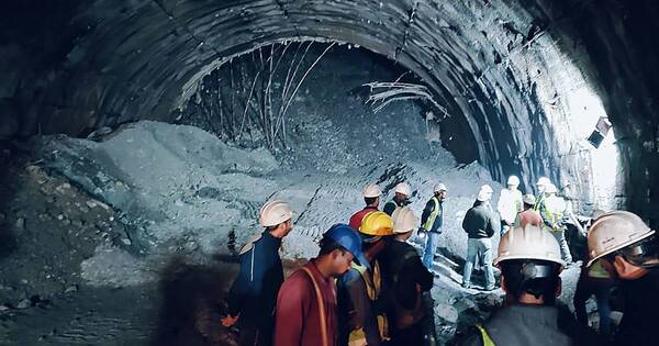 La Nación / India: continúa rescate de 40 trabajadores atrapados en un túnel