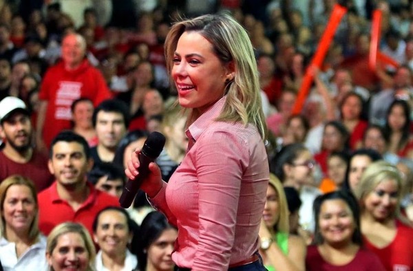 Senadora dice que en Paraguay no existe el machismo, sino que las mujeres le malcrian a los hombres