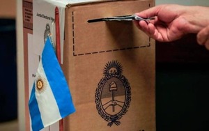 Argentinos votan en consulado de Asunción en el marco de las elecciones en el vecino país - trece