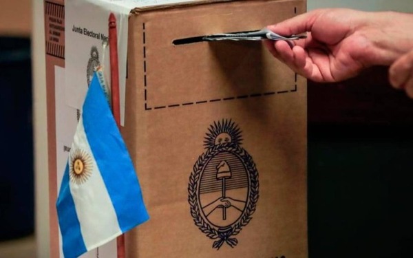 Argentinos votan en consulado de Asunción en el marco de las elecciones en el vecino país - trece