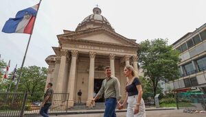 Santi y Leticia dan el primer recorrido por una calle Palma sin cables aéreos