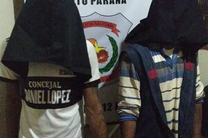 Detienen a hermanos que golpearon a su madre