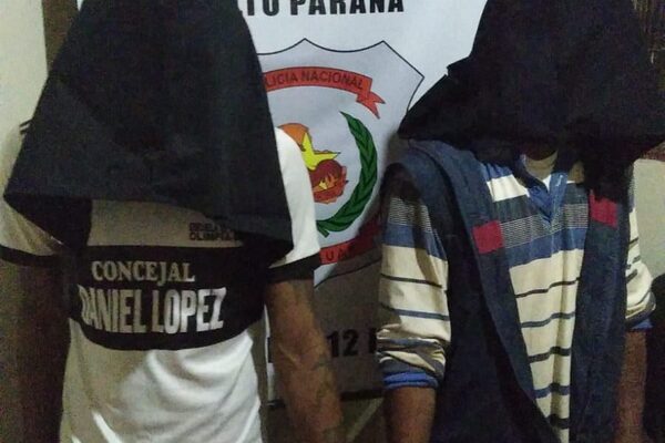 Detienen a hermanos que golpearon a su madre