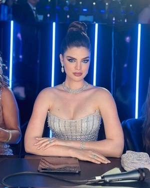 Nadia Ferreira brilla como jurado en el Miss Universo 2023