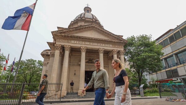 Pareja presidencial da el primer recorrido por una calle Palma sin cables aéreos - ADN Digital