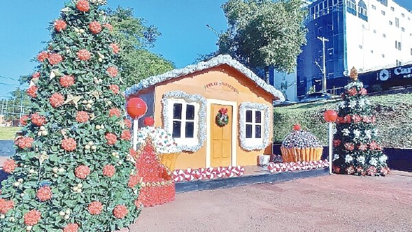CDE: Árbol de Navidad con 54.000 luces