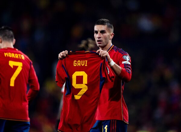 Versus / España gana a Georgia y será cabeza de serie en la Eurocopa, que peligra para Gavi