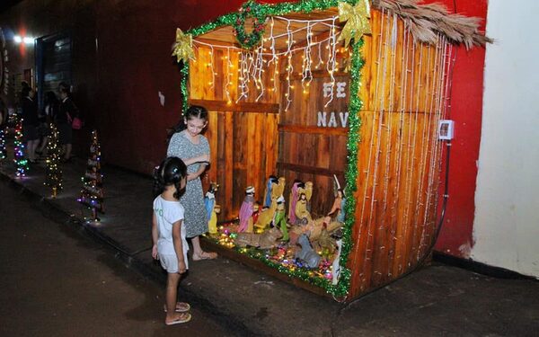 Presentan sendero navideño en avenida El Mensú en Hernandarias