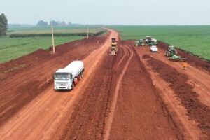 Inician obras en pista para el asfaltado Puerto Indio