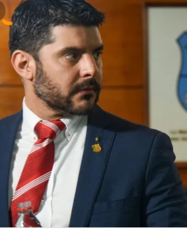 Víctor Bogado sería «el elegido» para dirigir la campaña de «Nenecho».