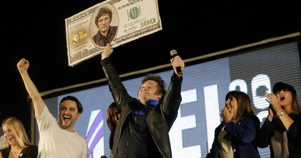 La Nación / Javier Milei es el nuevo presidente argentino, admitió el candidato oficialista Sergio Massa