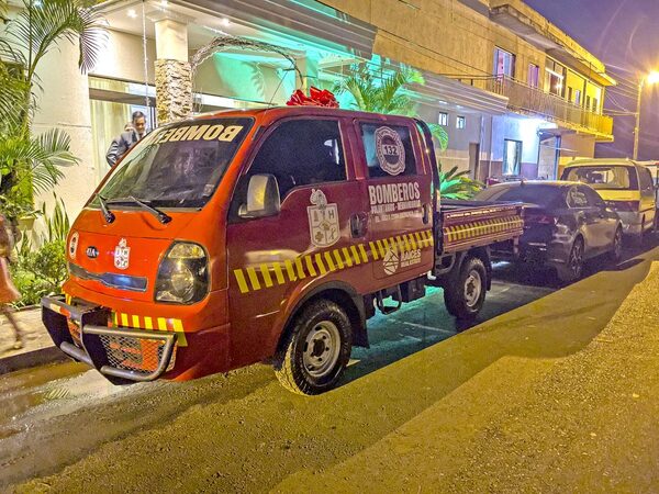 Raíces Real Estate entrega aporte a bomberos de Hernandarias para impulsar su labor en la ciudad - La Clave