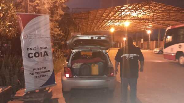Incautan vehículo y carburantes sup. de contrabando en Coronel Bogado