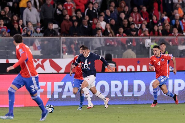 Versus / Asoma como titular: Los números de Juan Cáceres frente a Chile