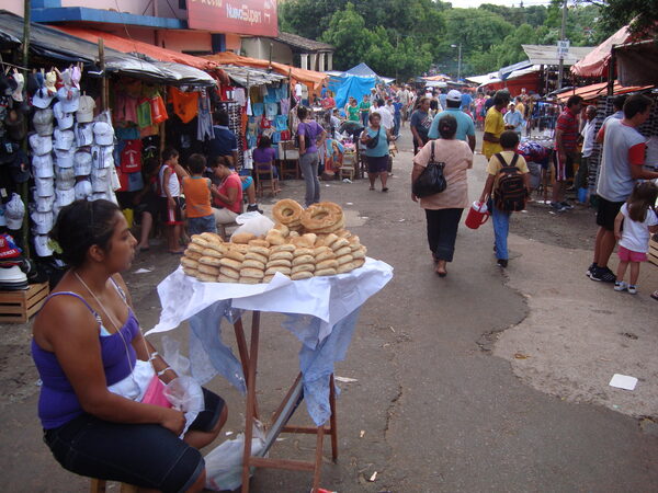 Comerciantes están esperanzados en mejorar sus ventas en Caacupé - Oasis FM 94.3