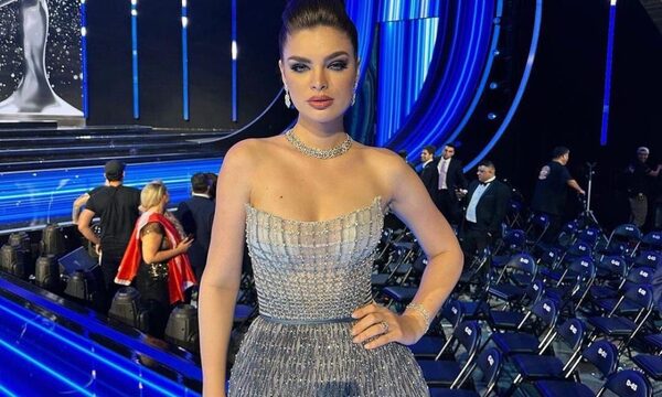 Nadia Ferreira deslumbró como jurado en el Miss Universo