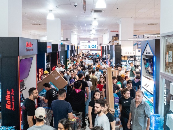 Black Friday supera expectativas y refuerza a Ciudad del Este como destino comercial - ADN Digital