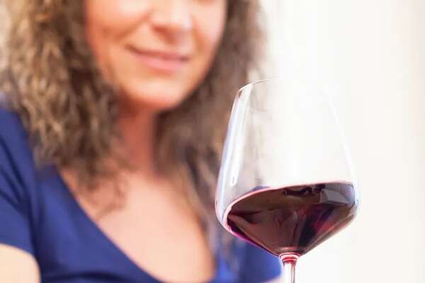¿Por qué duele la cabeza cuando se bebe vino tinto? - Ciencia - ABC Color