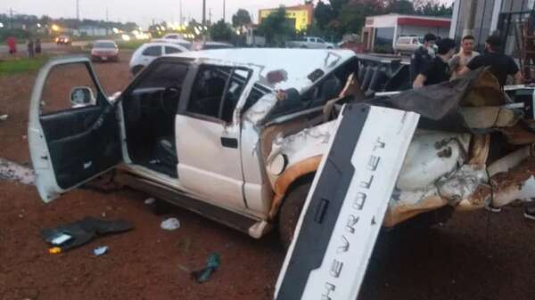 Aprovechó distracción para robar camioneta y provoca accidente en la huida - ABC en el Este - ABC Color