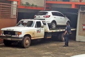 Guarda camioneta robada en un motel
