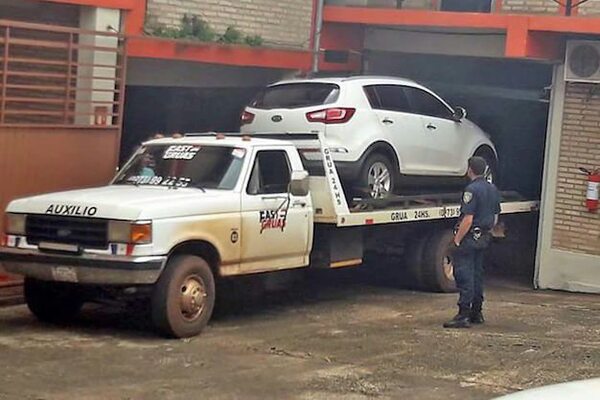 Guarda camioneta robada en un motel