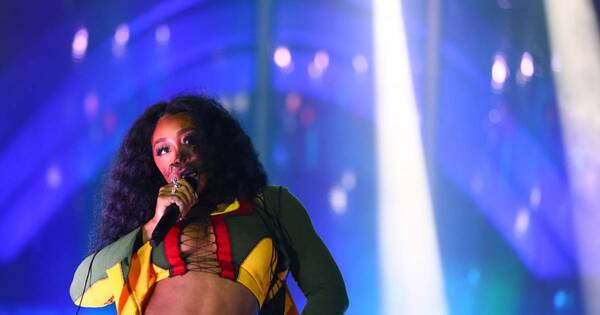 La Nación / SZA lidera nominaciones del Grammy