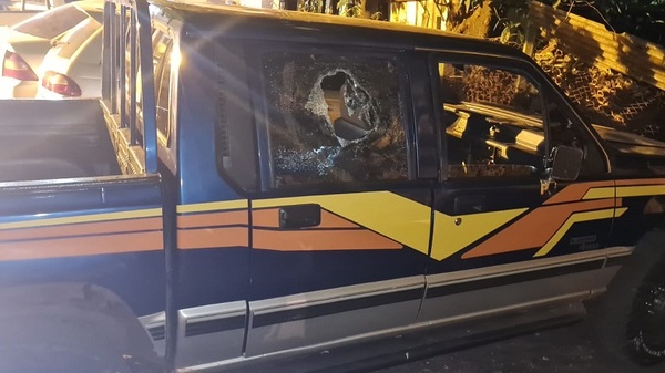 CDE: Motociclistas agreden en manada a policía - Noticias Paraguay