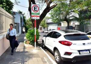 “Nenecho” niega que se haya excluido de estacionamiento tarifado a zona de municipalidad por presión de funcionarios - Política - ABC Color