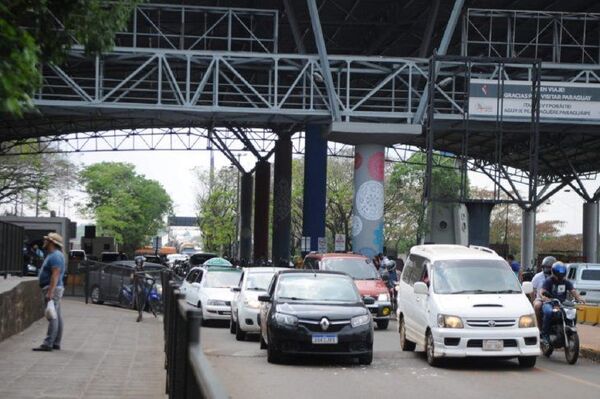 Al menos 200 paraguayos regresan por día del Brasil, según Migraciones