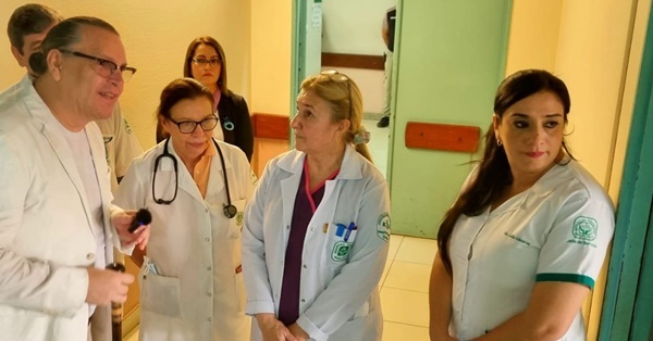 Mili Brítez celebra la labor de “los ángeles de blanco” del Hospital de Itauguá - EPA