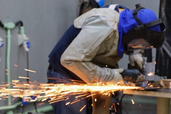 Técnicos de Itaipu brindaron capacitación en soldadura a funcionarios de la ANDE